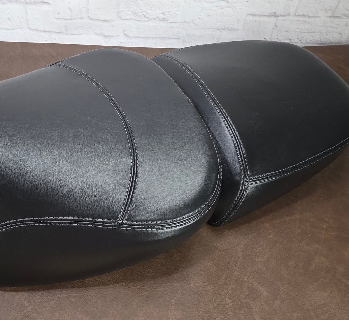 Vespa GTV Cuero Italian leather seat cover close-up