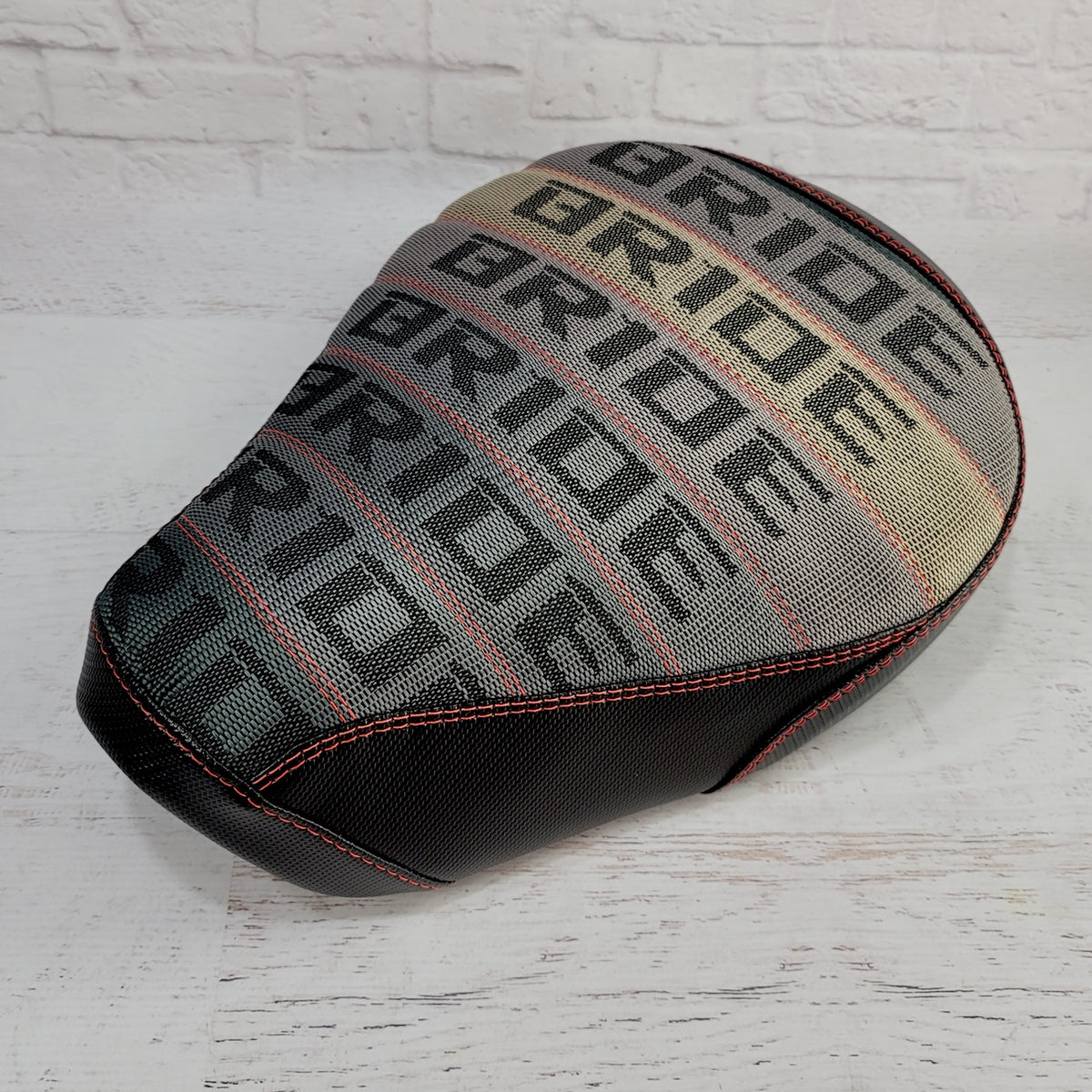 Honda Super Cub BRIDE gradient seat cover detail