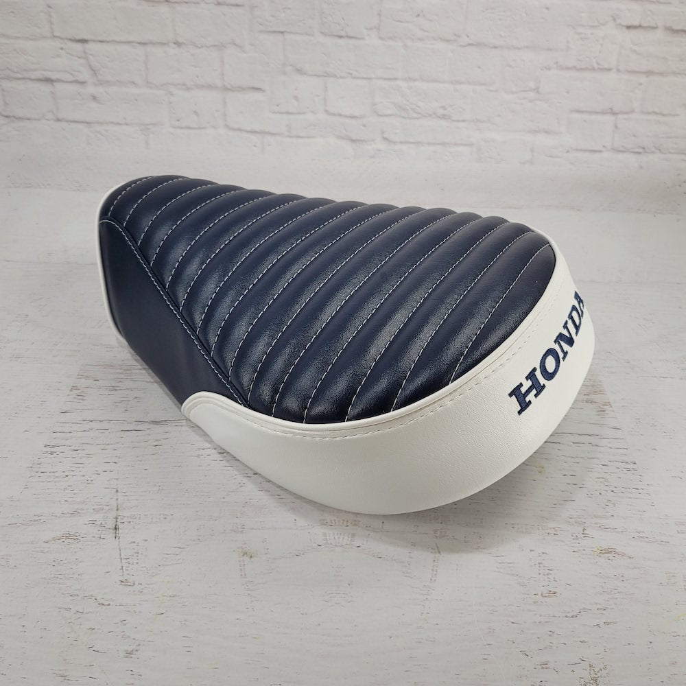 Honda Super Cub navy seat cover installed