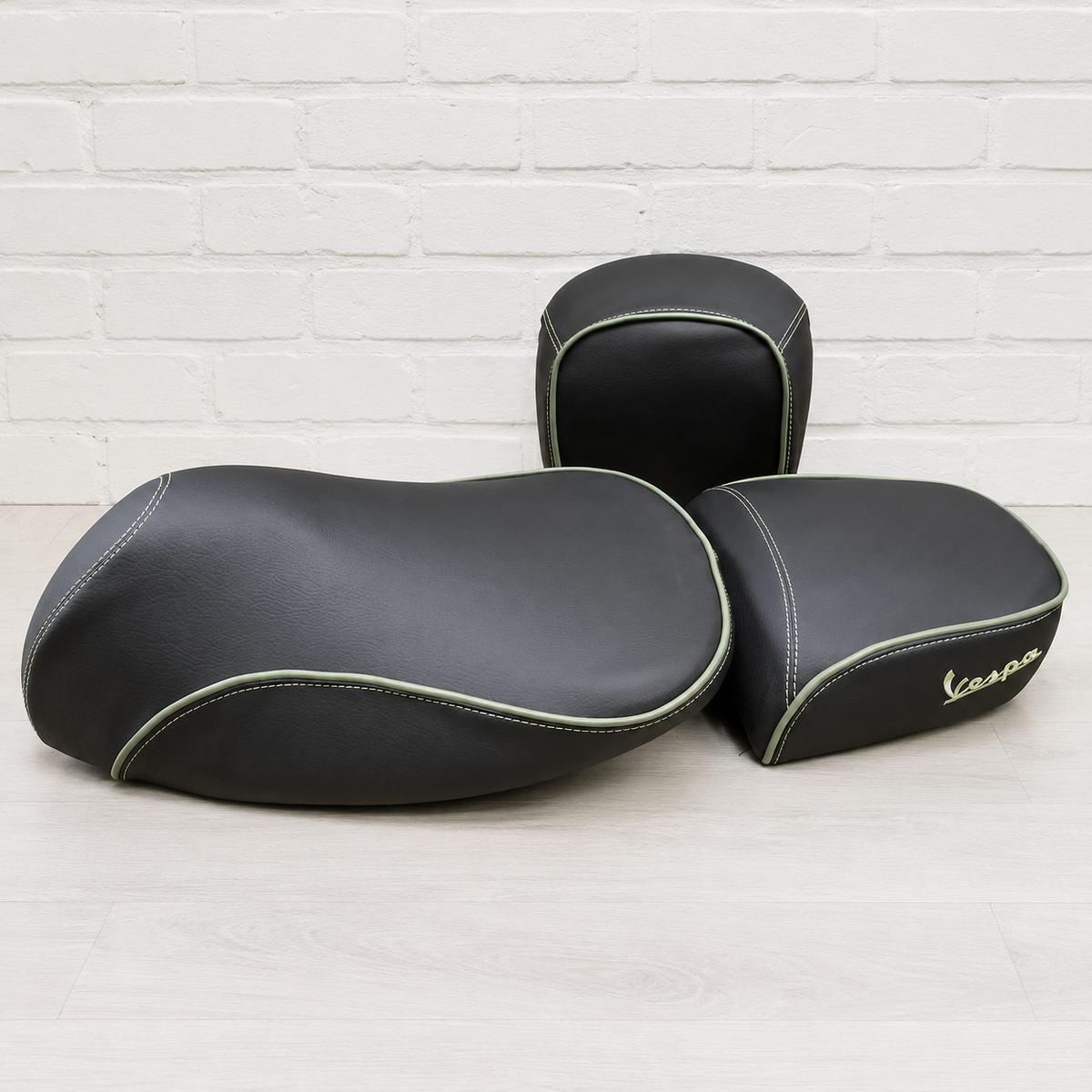 Vespa GTV 3-piece seat cover set with green piping