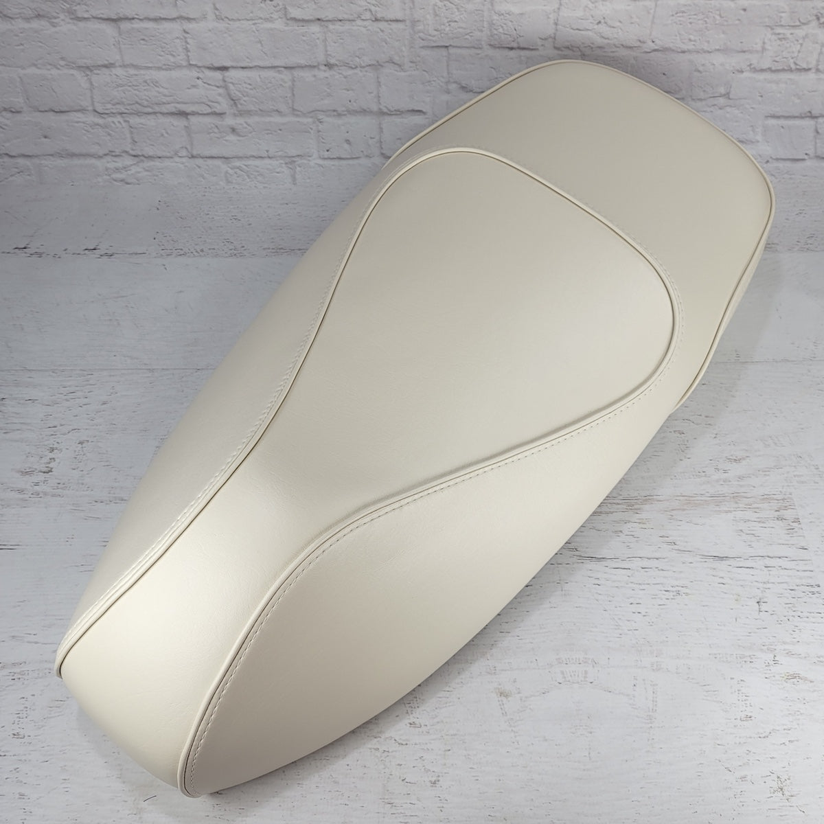 Vespa GTS vanilla cream seat cover