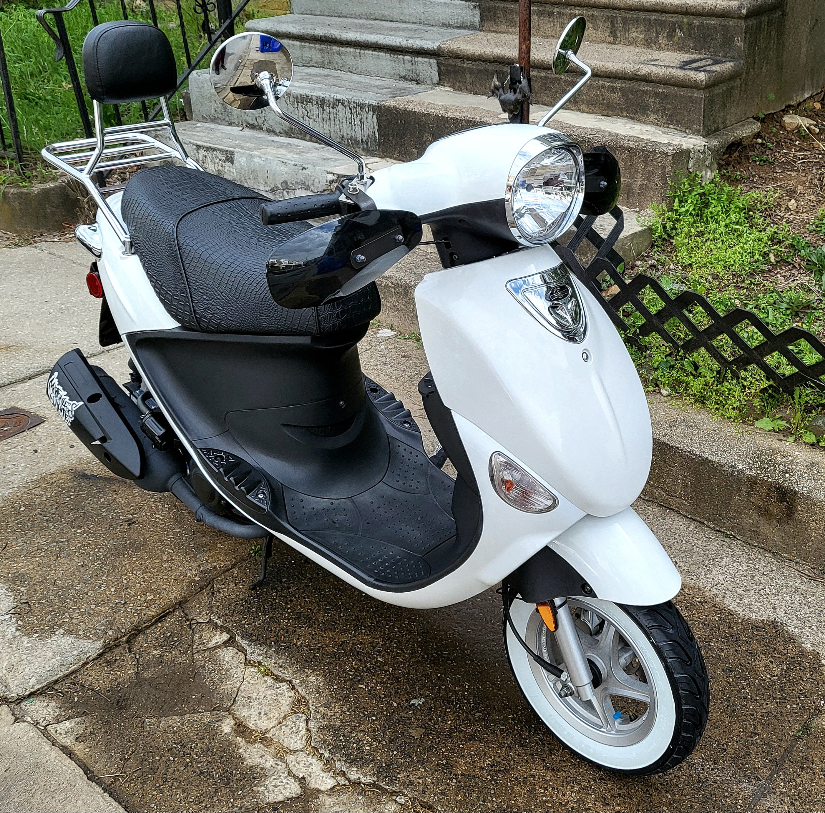 BUFFALO BOBS クロワッサンピーコート Genuine Buddy Black Gator Croc Seat Cover – Cheeky Seats Scooter