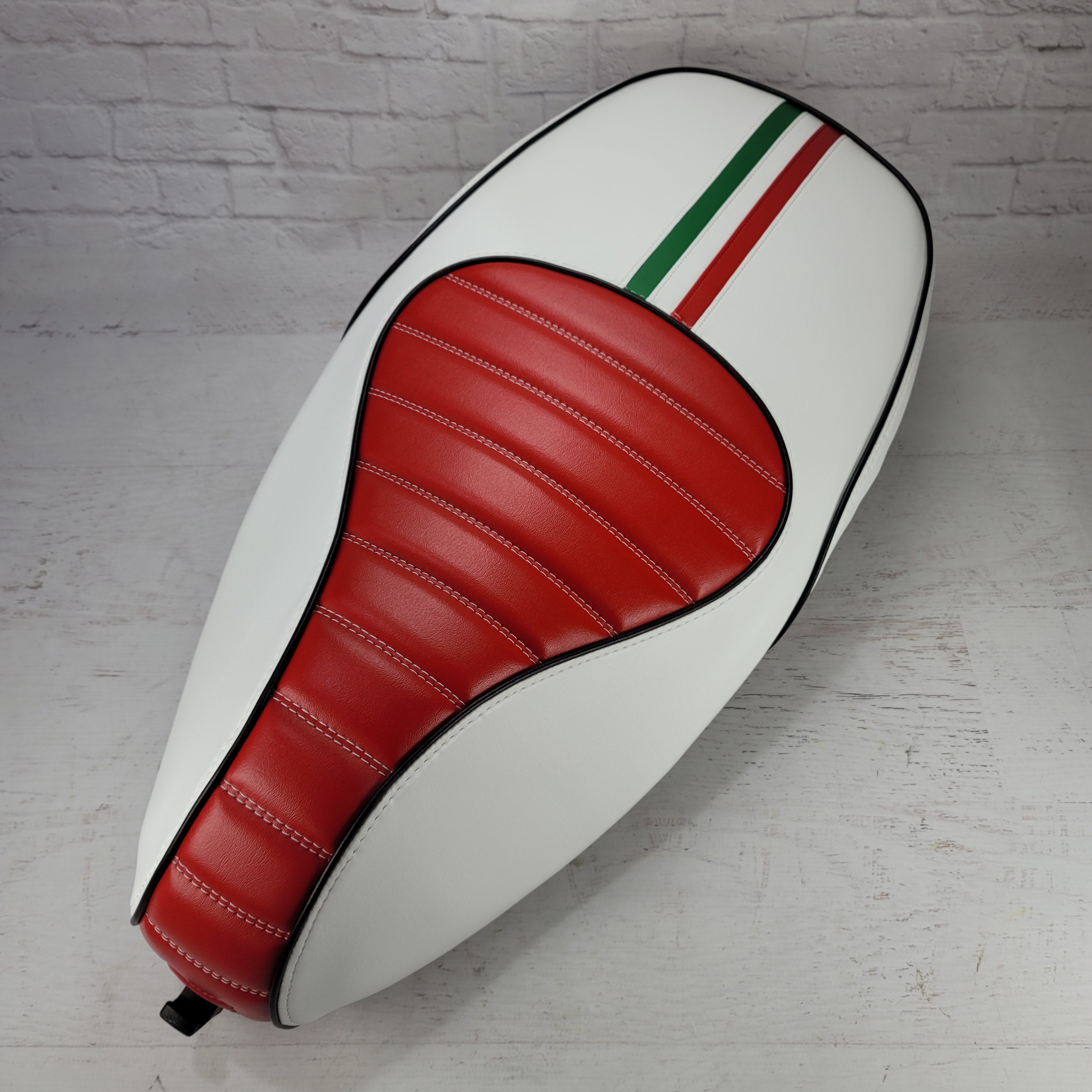 Vespa Sprint / Primavera Rosso Veloce Seat Cover with Italian