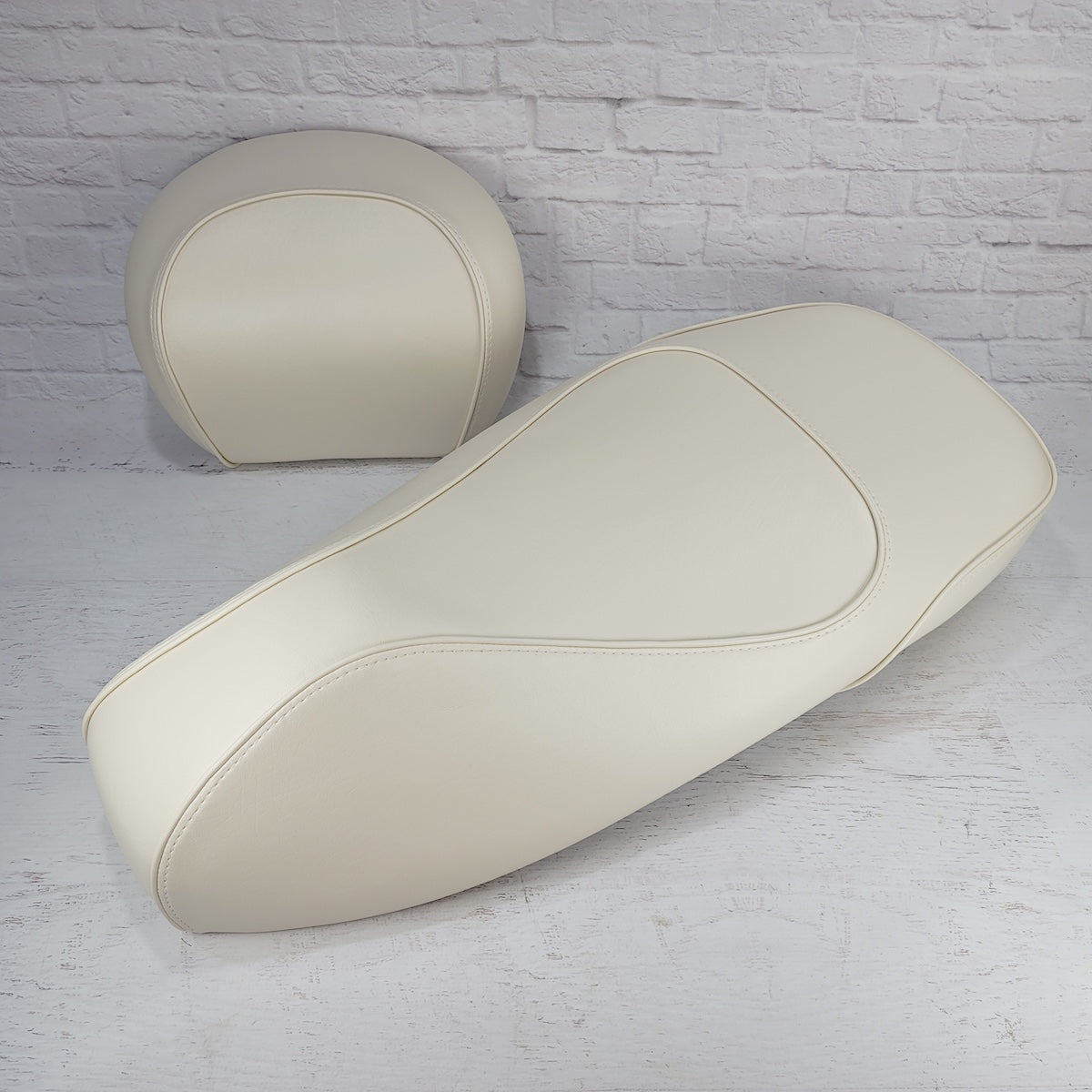 Vespa GTS cream seat cover and backrest pad set