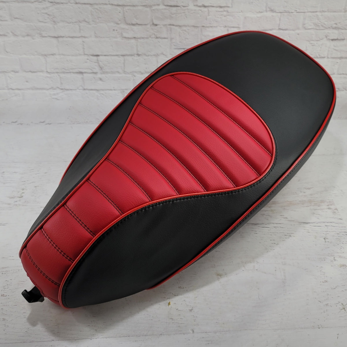 Vespa Sprint / Primavera Padded Black and Red Seat Cover – Cheeky