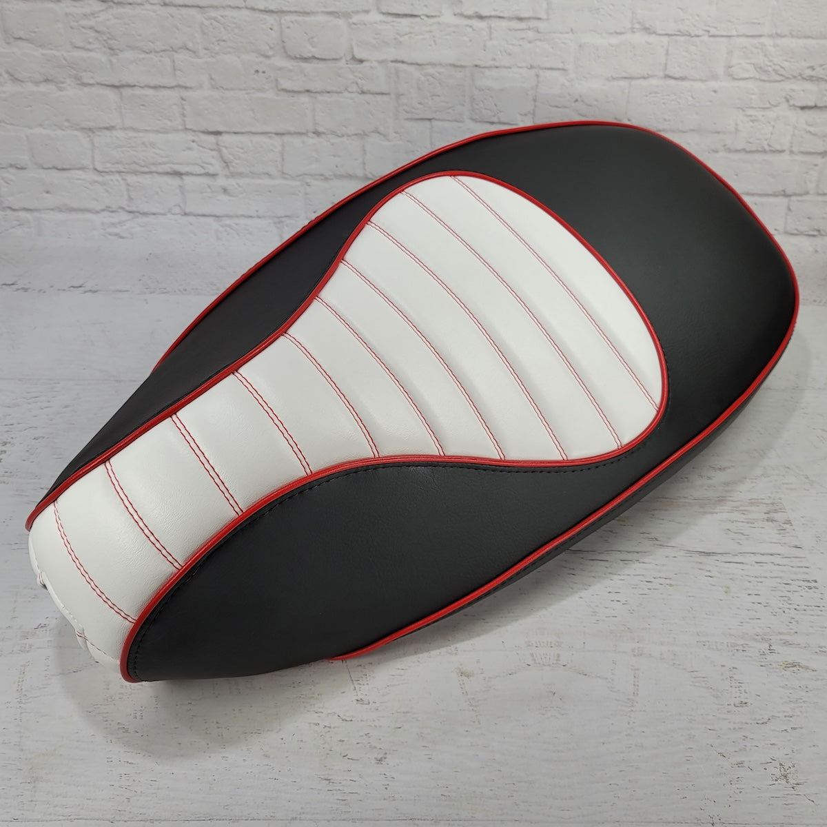 Vespa Sprint / Primavera Padded Black and Red Seat Cover – Cheeky