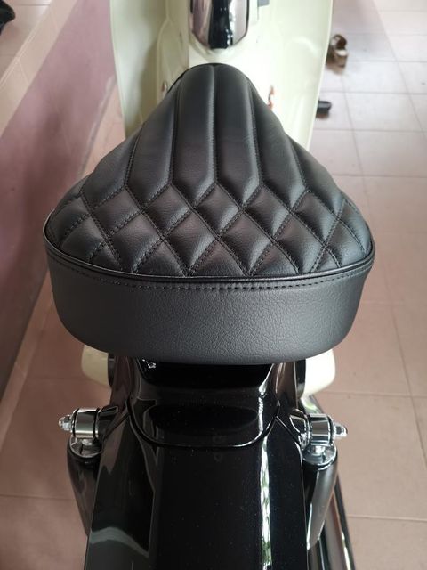 Honda Super Cub C 125 Black Diamond Pleat Seat Cover