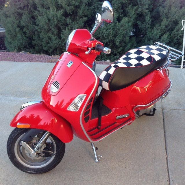 Vespa GTS 250 300 CHECKERS Seat Cover