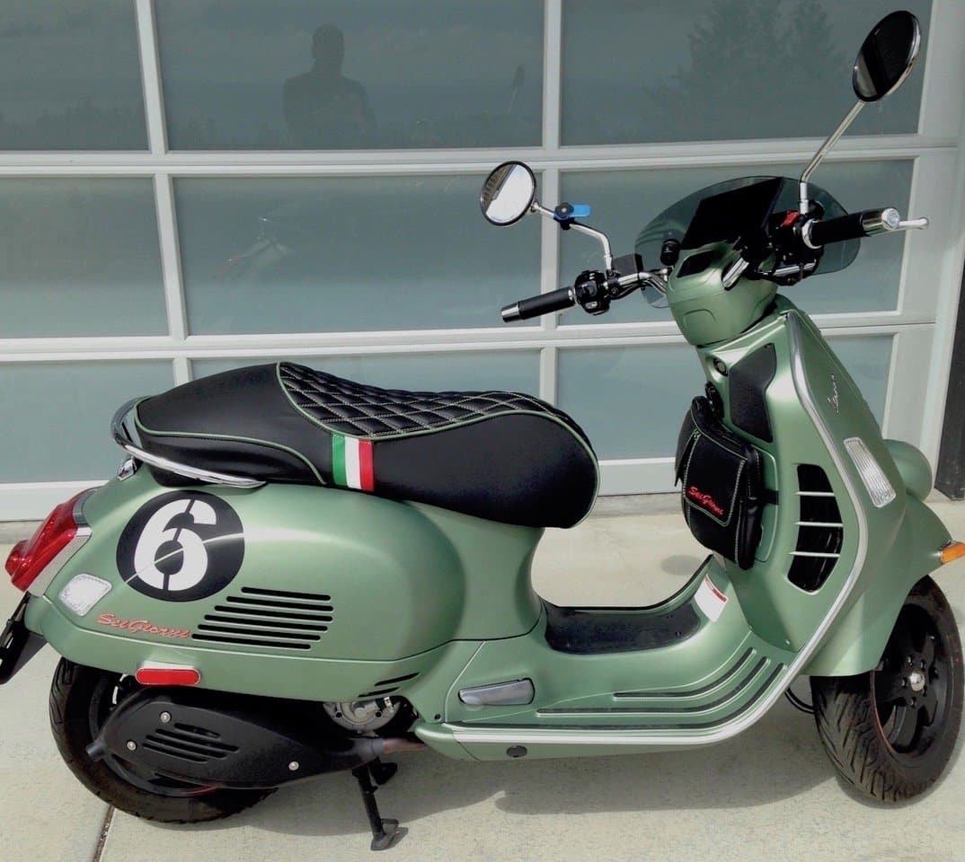 Vespa 300 Vespa Club Giorni Leovince Nero Vespa GTS 300 Hpe/Racing